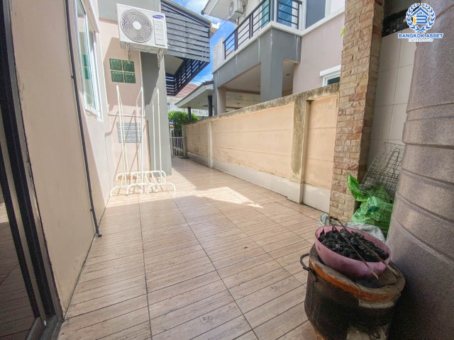 *****บ้านเดี่ยวมือสองย่านกรุงเทพฯ ม.สิริกานต์3 บางใหญ่-กาญจนาฯ เนื้อที่กว้างเกือบ 67 ตร.ว. พร้อมฟังก์ชัน 4 ห้องนอน 3 ห้องน้ำ ที่จอดรถ 2 คัน สภาพสวย พร้อมเข้าอยู่ แถมฟรี! เครื่องปรับอากาศ 6 เครื่อง บนทำเลแห่งการเดินทาง ใกล้รถไฟฟ้าสายสีม่วง "สถานีคลองบางไผ่" และทางด่วน "ศรีรัช"